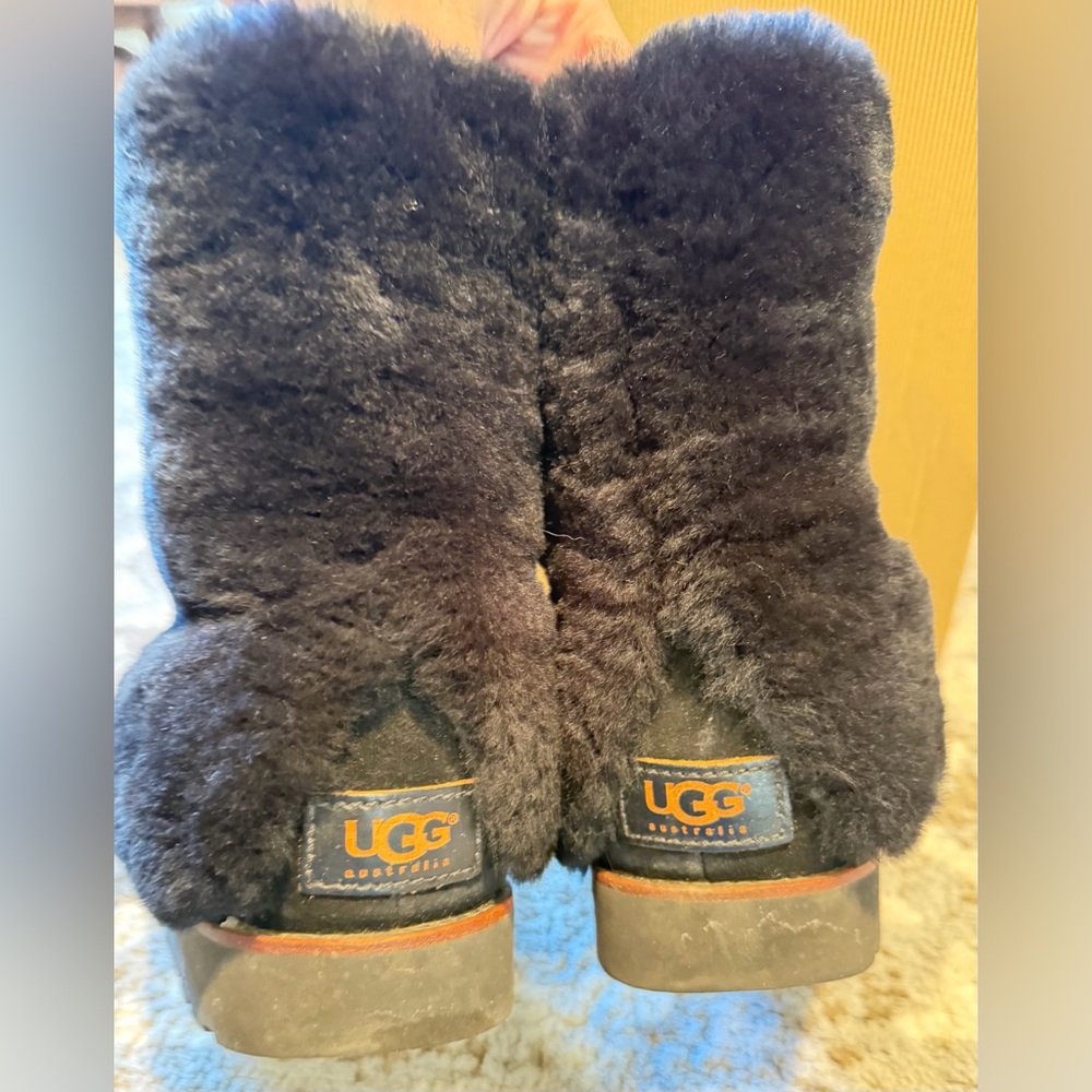 UGG 3220 Women's Black Shearling Suede Fold Over Cuff Boot Mid Calf - Picture 2 of 5